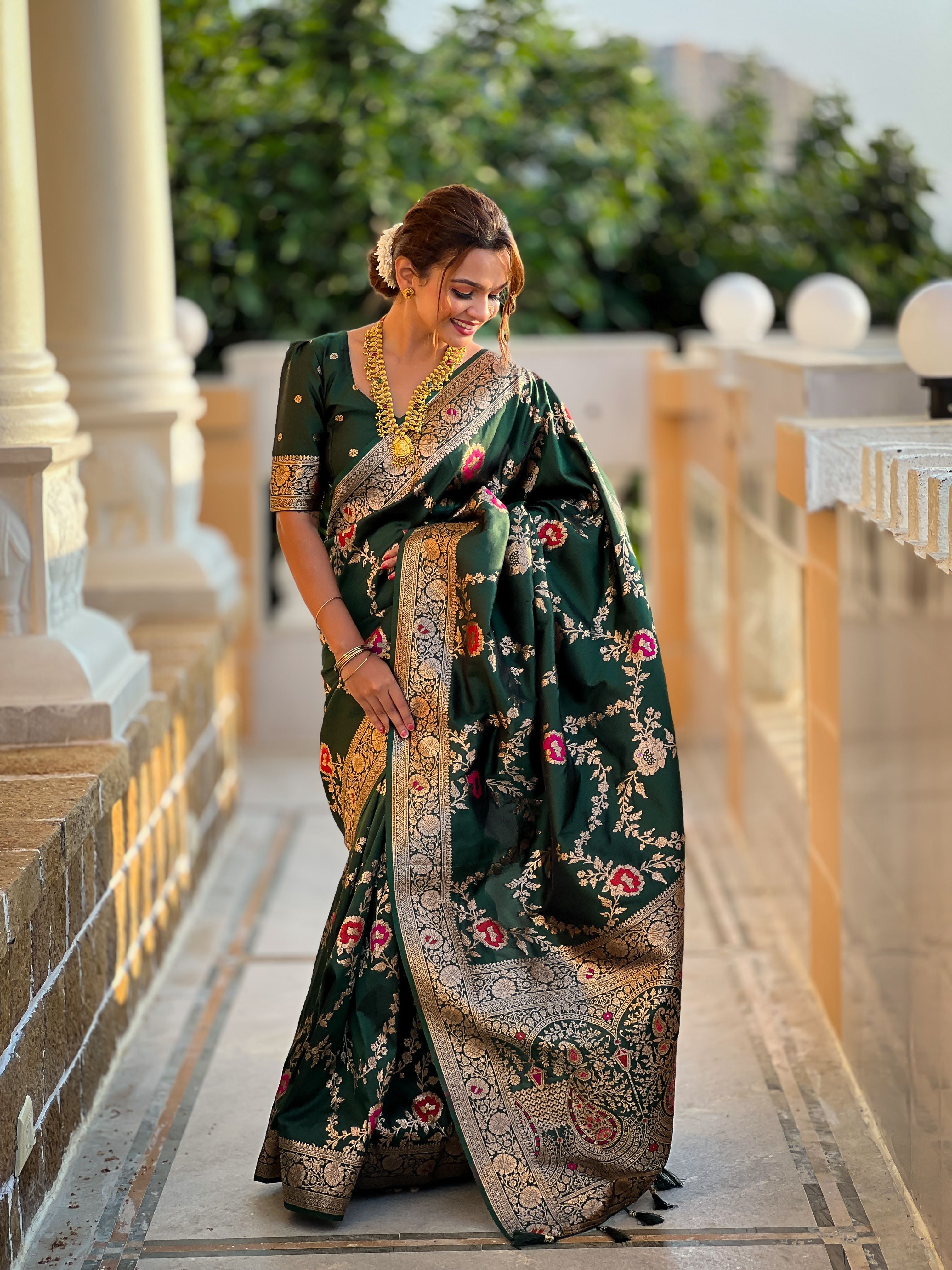 Bottle  green Varni Fabrics Women Floral Banarasi Silk Woven Saree comes With Matching Blouse
