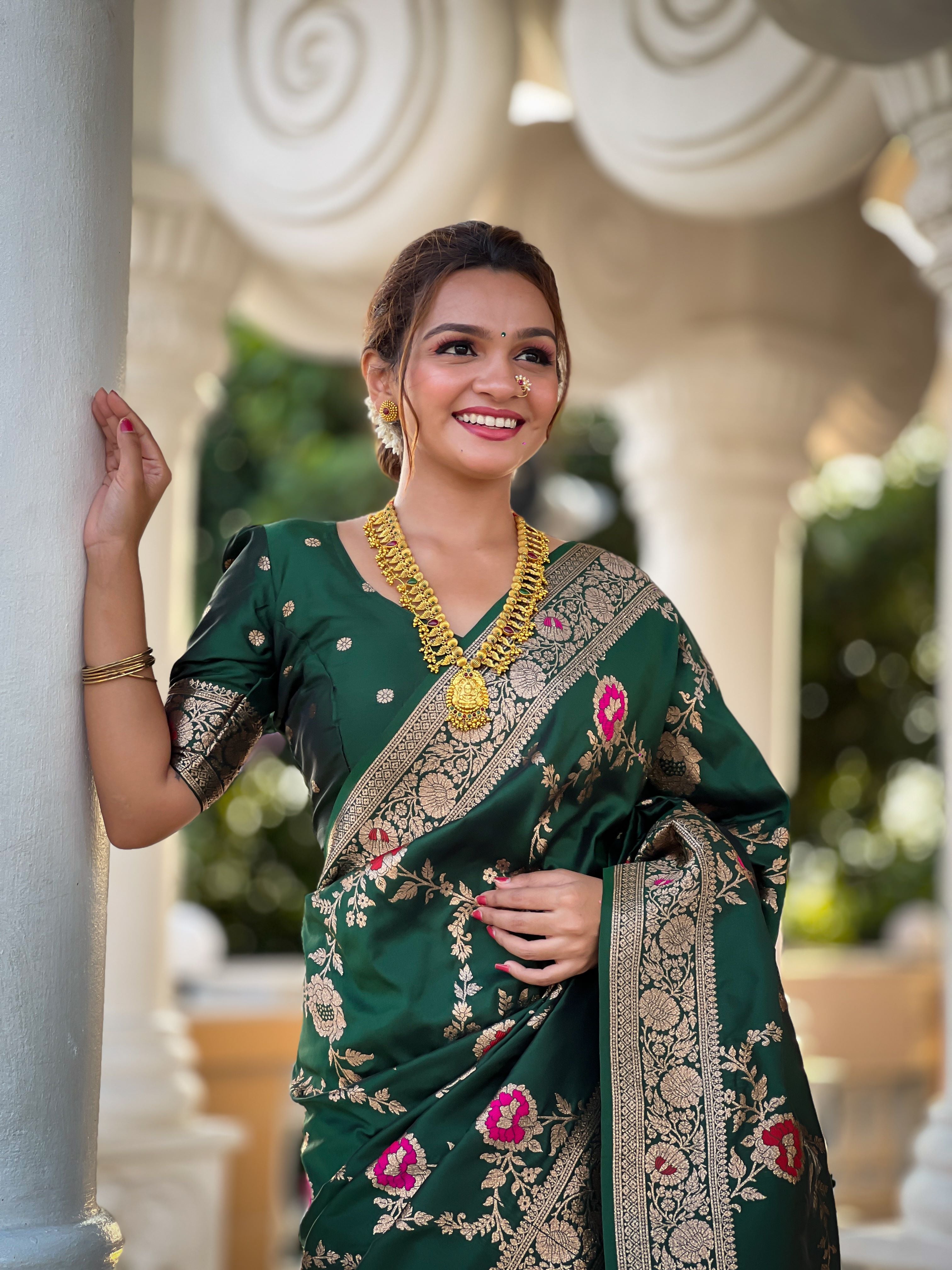 Bottle  green Varni Fabrics Women Floral Banarasi Silk Woven Saree comes With Matching Blouse