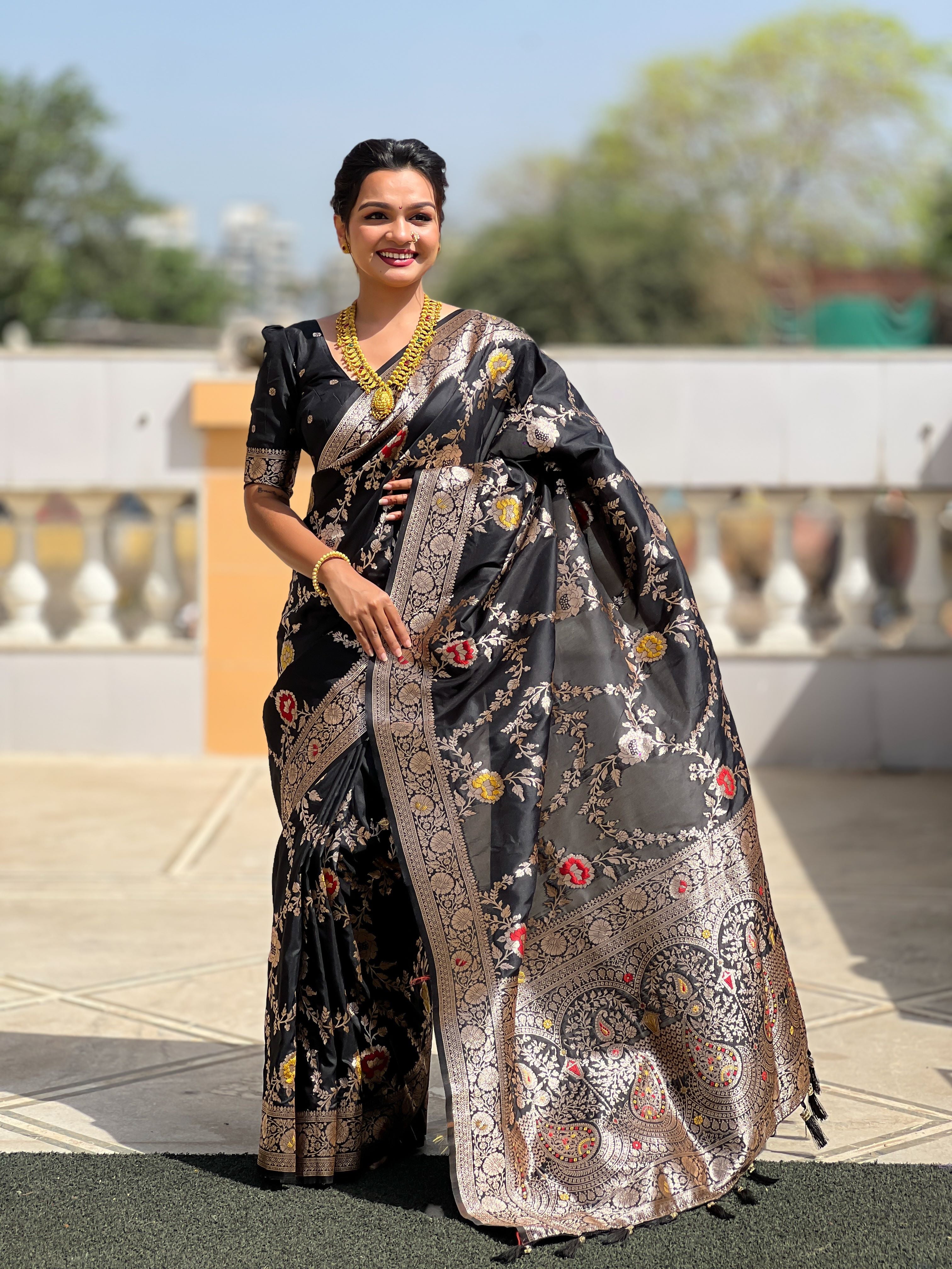 Black Varni Fabrics Women Floral Banarasi Silk Woven Saree comes With Matching Blouse