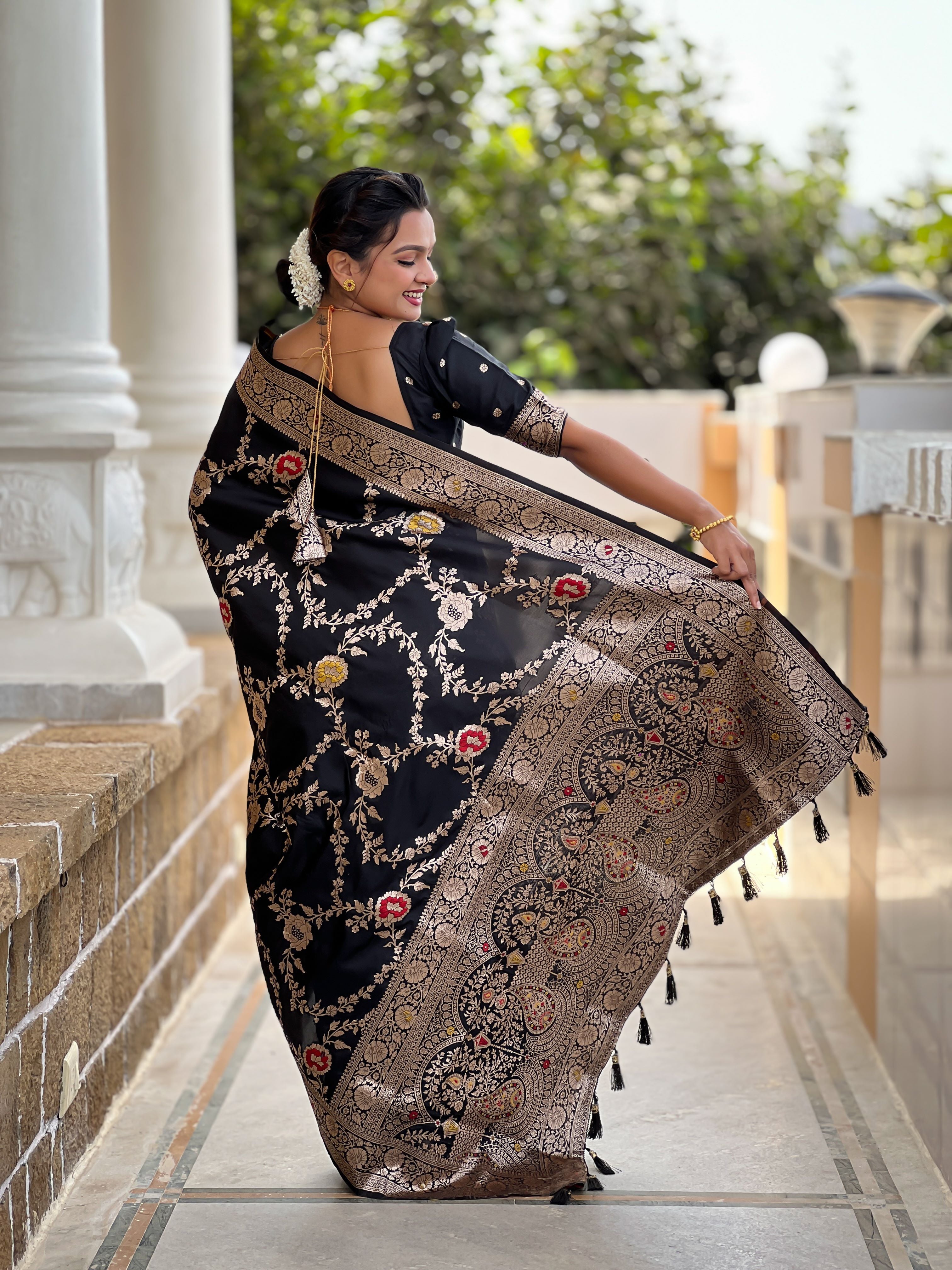 Black Varni Fabrics Women Floral Banarasi Silk Woven Saree comes With Matching Blouse