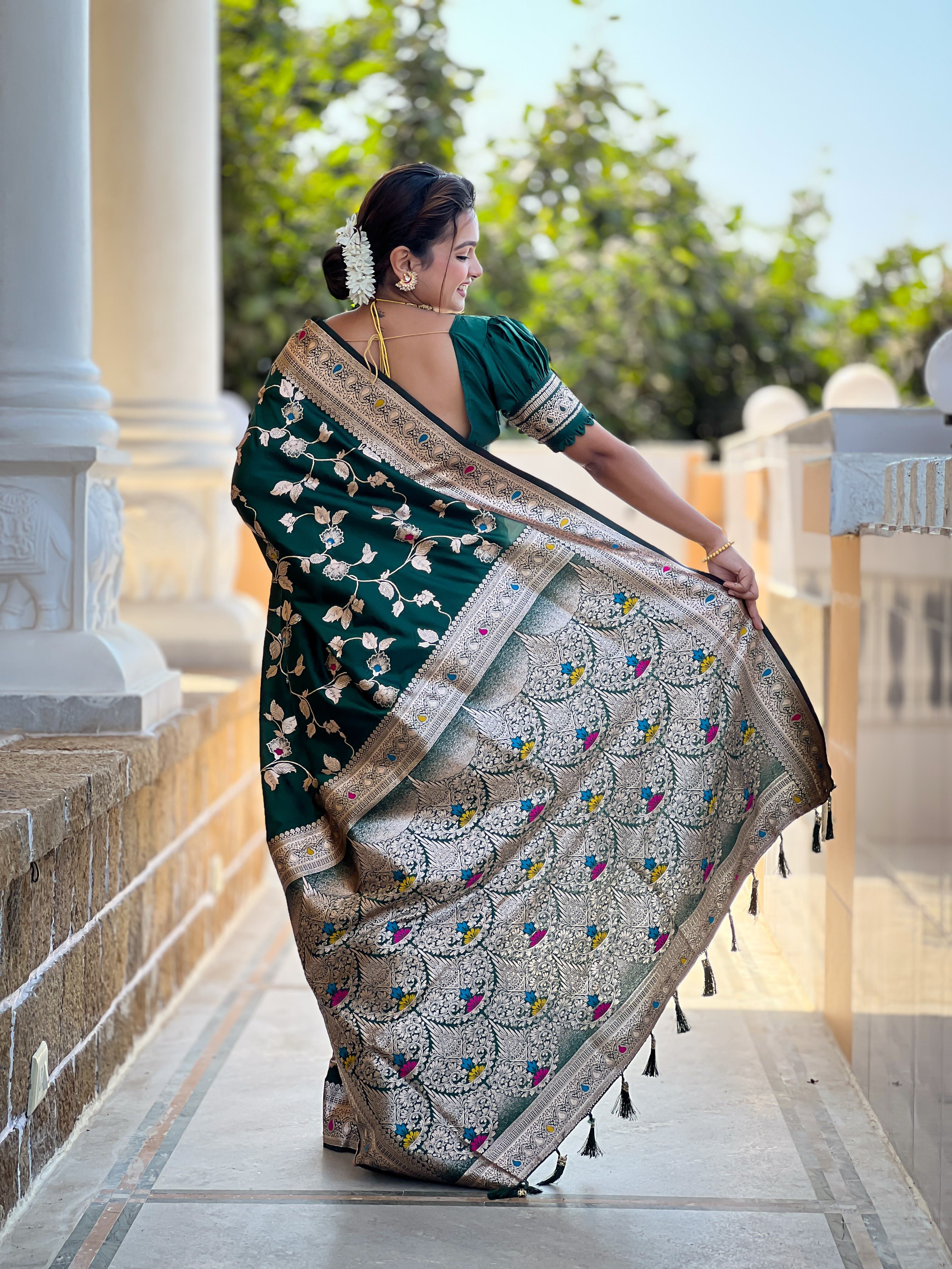 Bottle green Varni Fabrics Women's Traditional Banarasi Silk Saree with Woven Design & Blouse