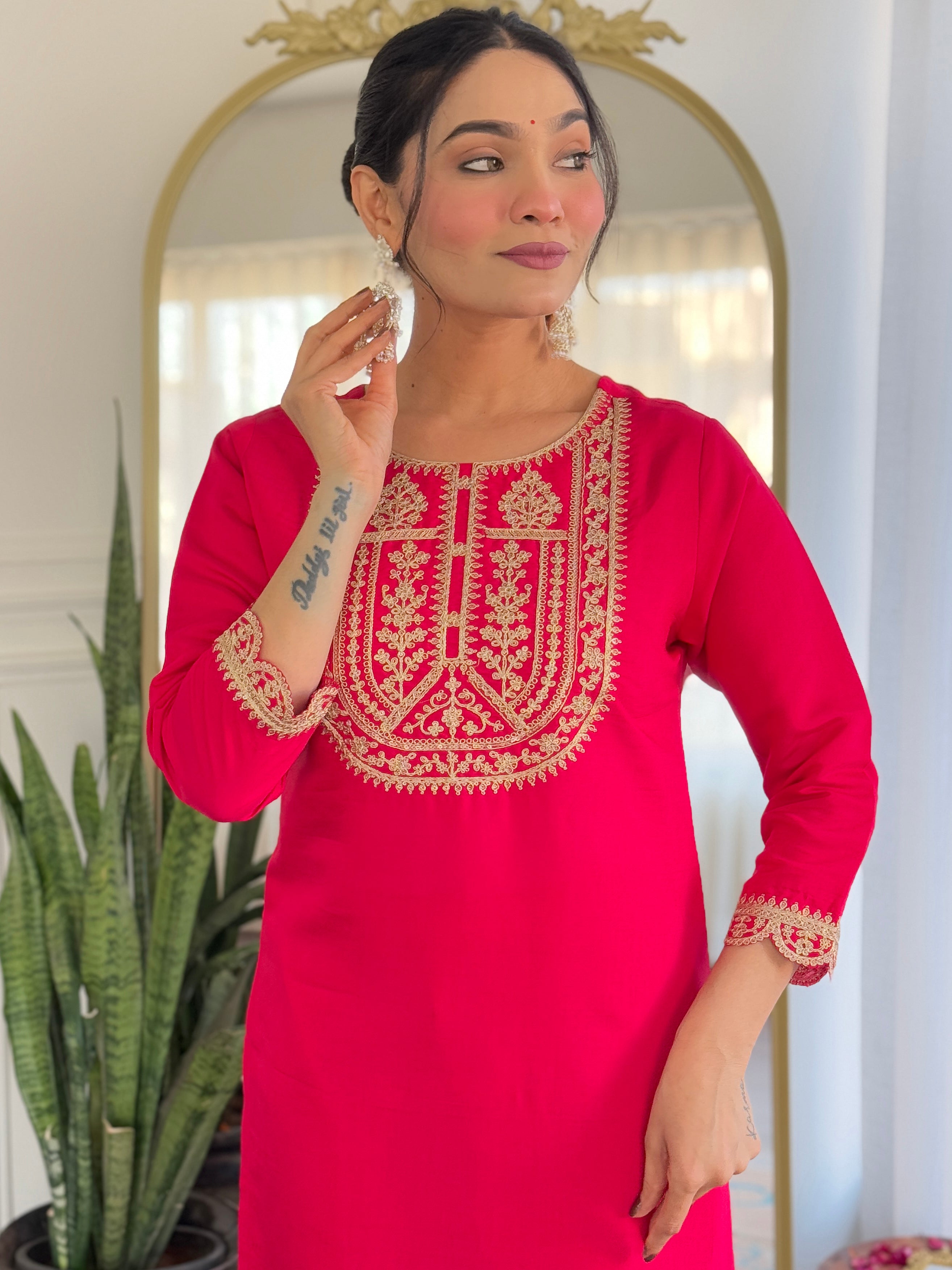 Women’s Pink Viscose Rayon Jacquard Kurta with Elegant Embroidery
