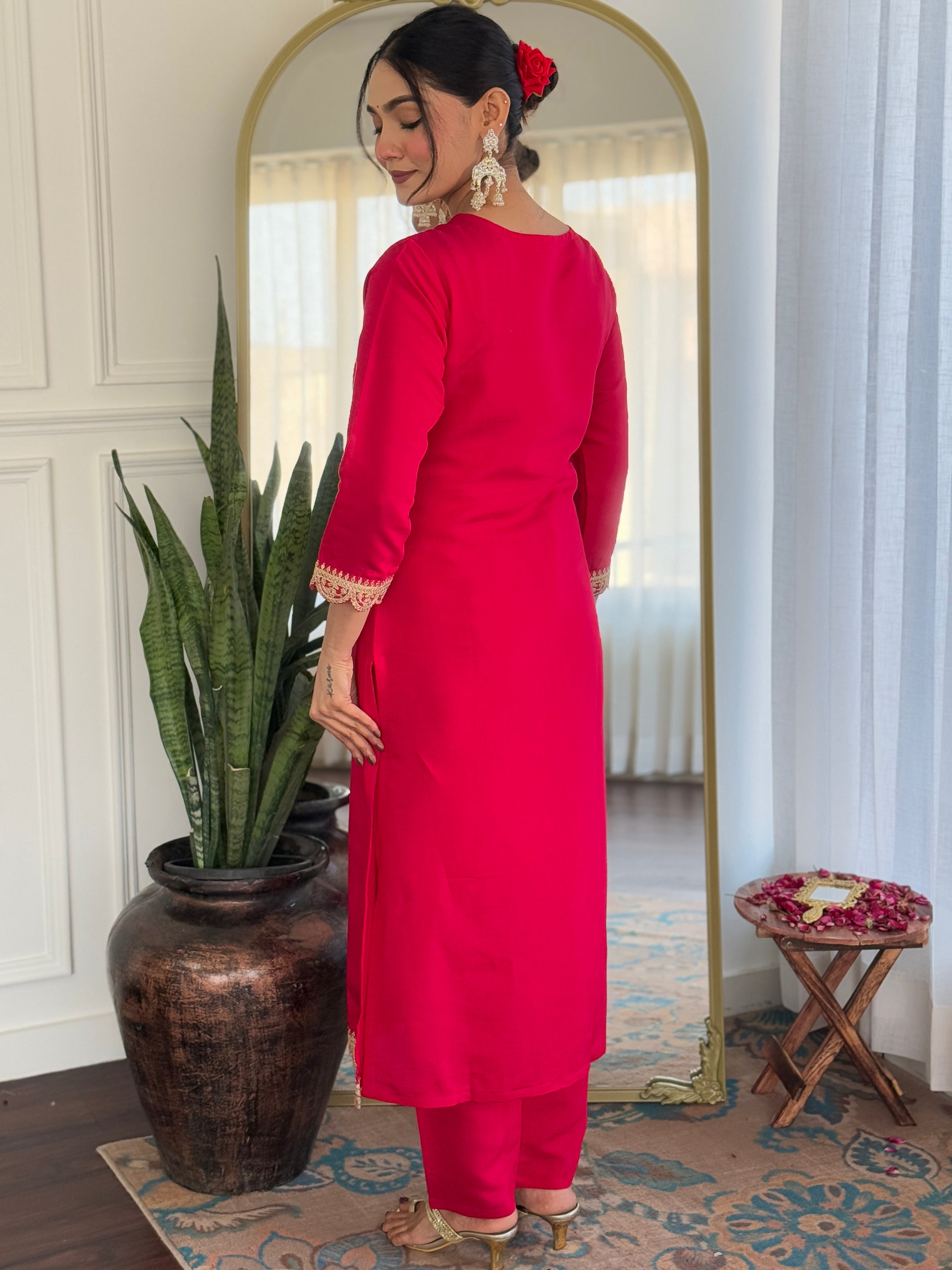 Women’s Pink Viscose Rayon Jacquard Kurta with Elegant Embroidery
