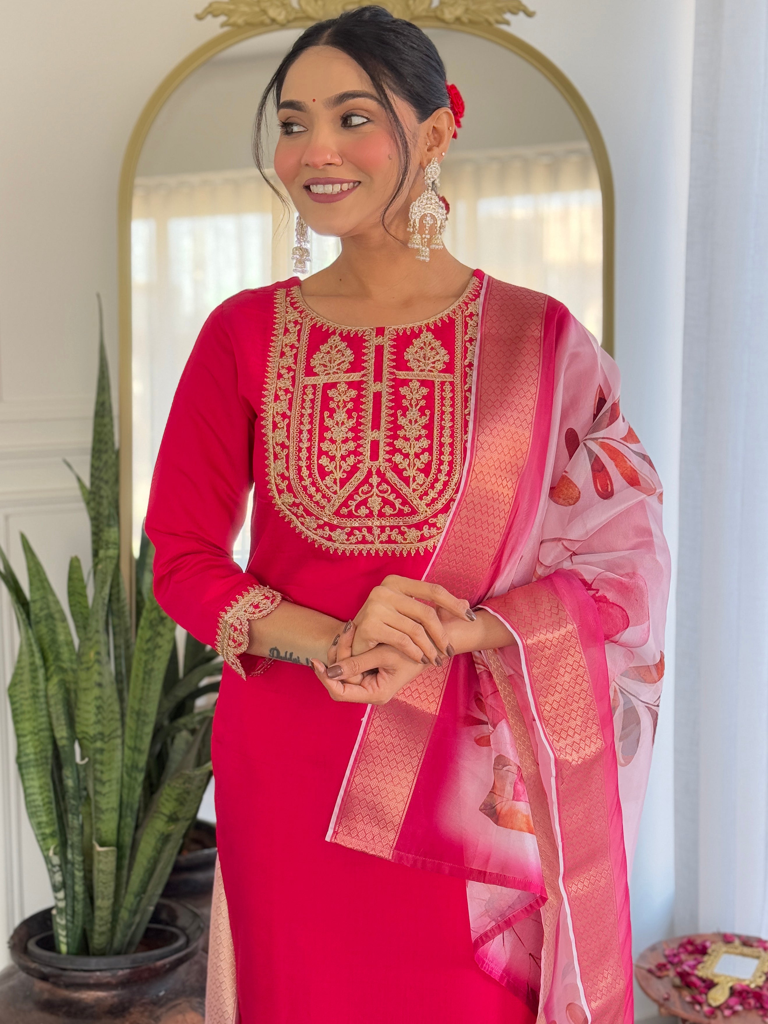 Women’s Pink Viscose Rayon Jacquard Kurta with Elegant Embroidery