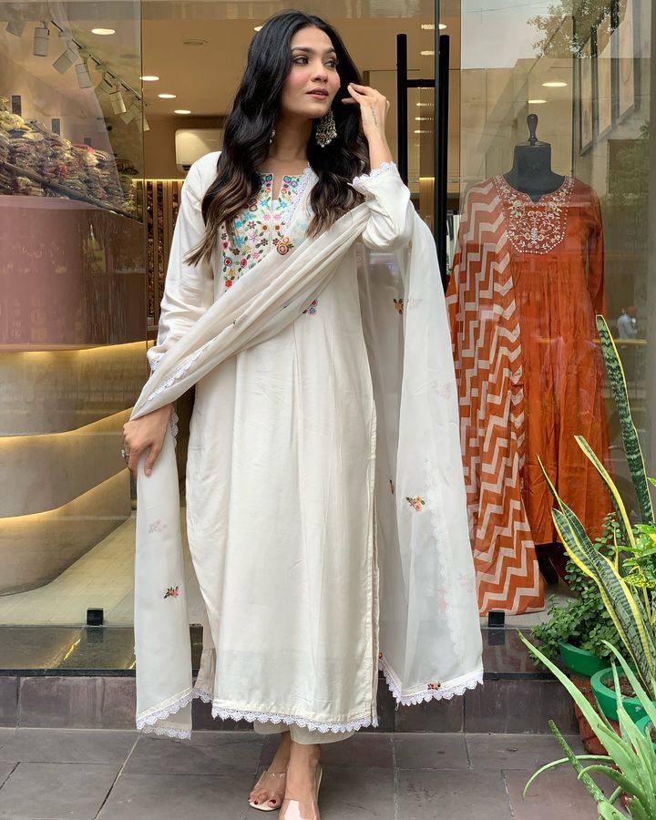 Women’s Off White Embroidered Viscose Chanderi Ensemble – Subtle Luxury in Every Thread