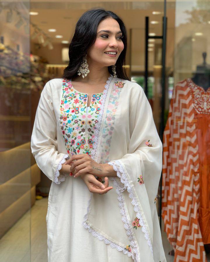 Women’s Off White Embroidered Viscose Chanderi Ensemble – Subtle Luxury in Every Thread