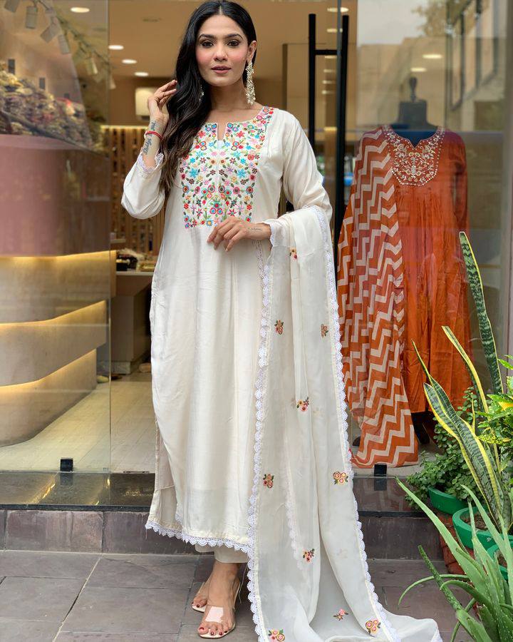 Women’s Off White Embroidered Viscose Chanderi Ensemble – Subtle Luxury in Every Thread