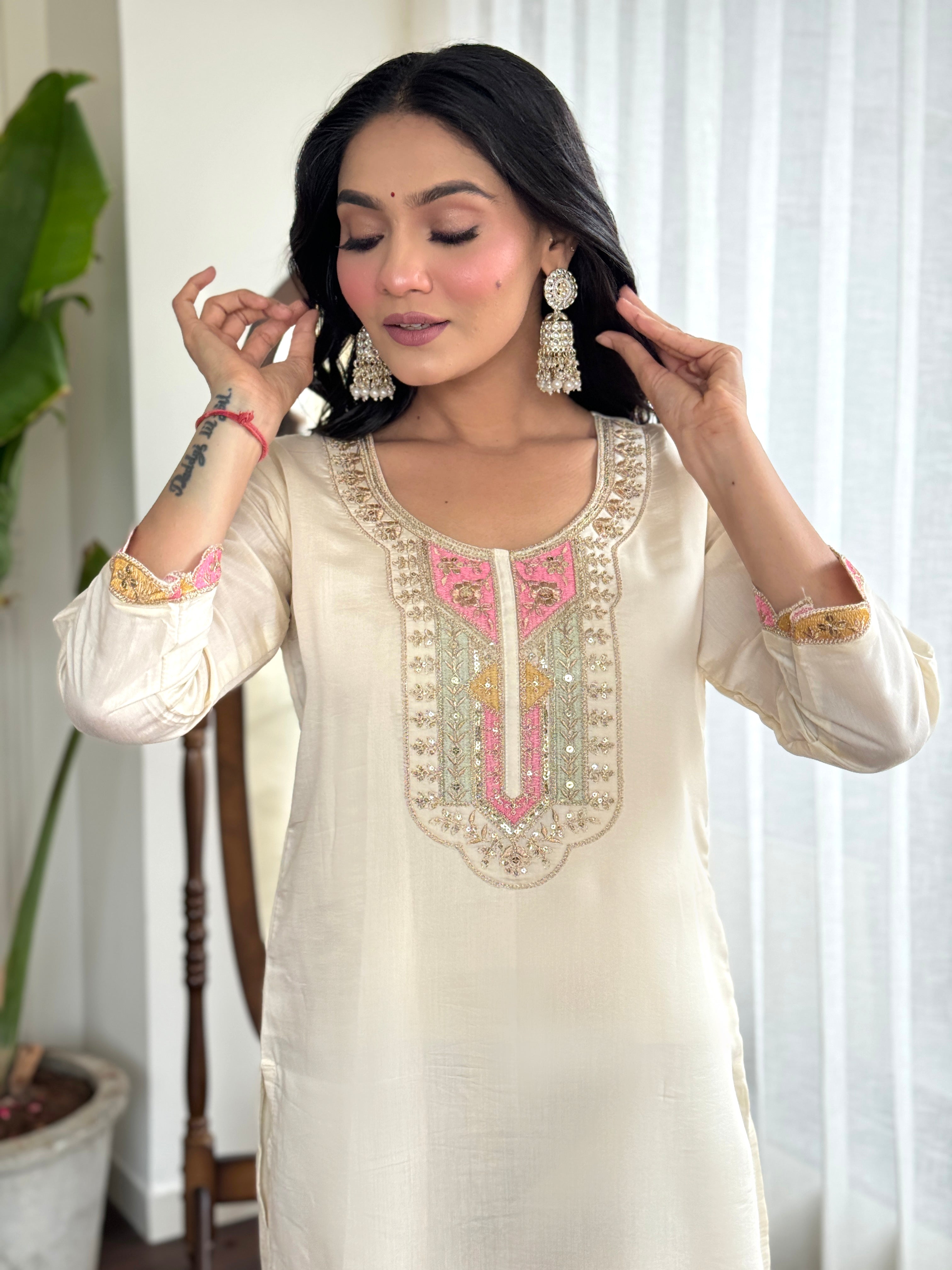 Women’s Off White Traditional Chanderi Silk Kurta Set with Delicate Embroidery
