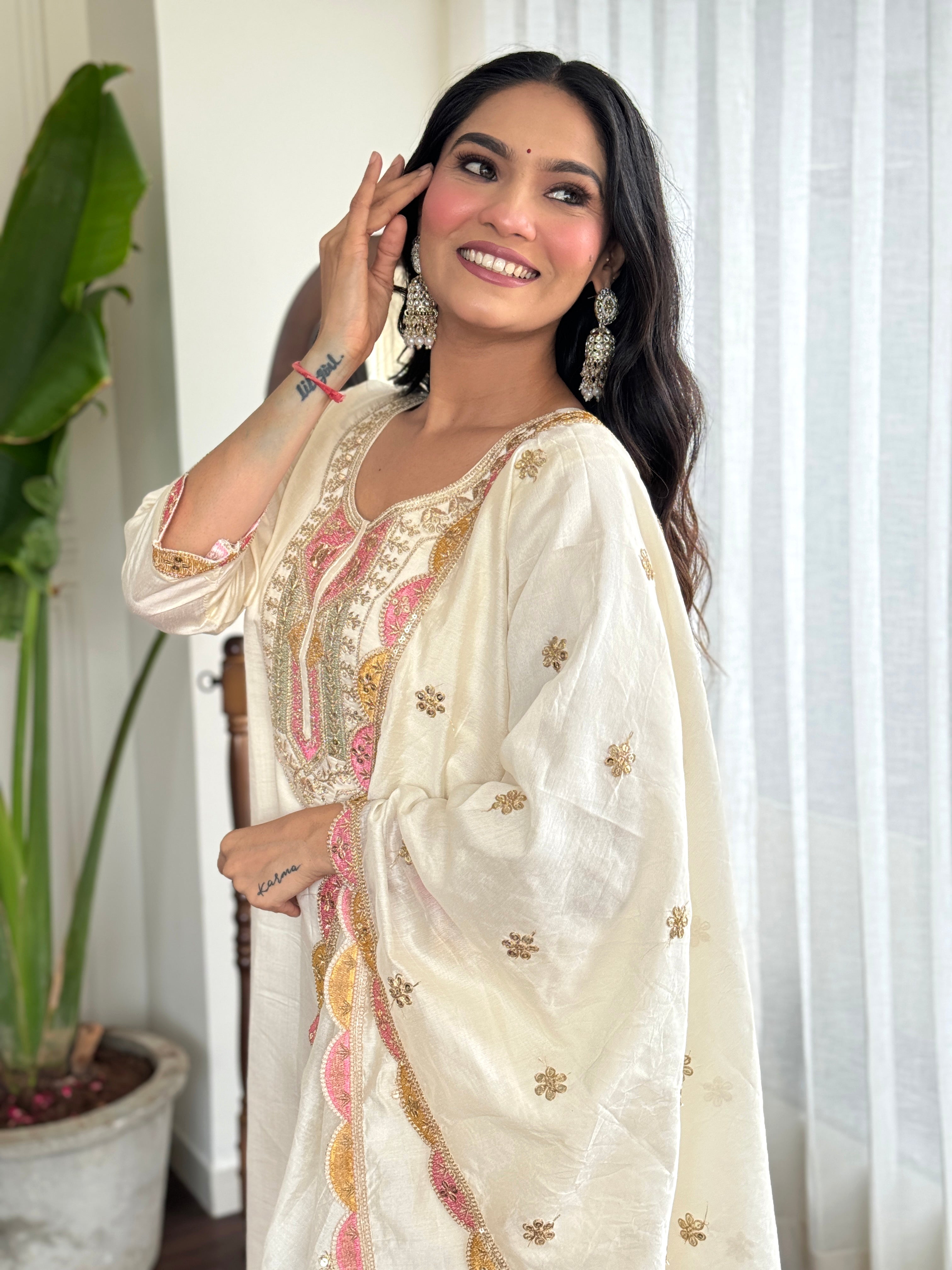 Women’s Off White Traditional Chanderi Silk Kurta Set with Delicate Embroidery