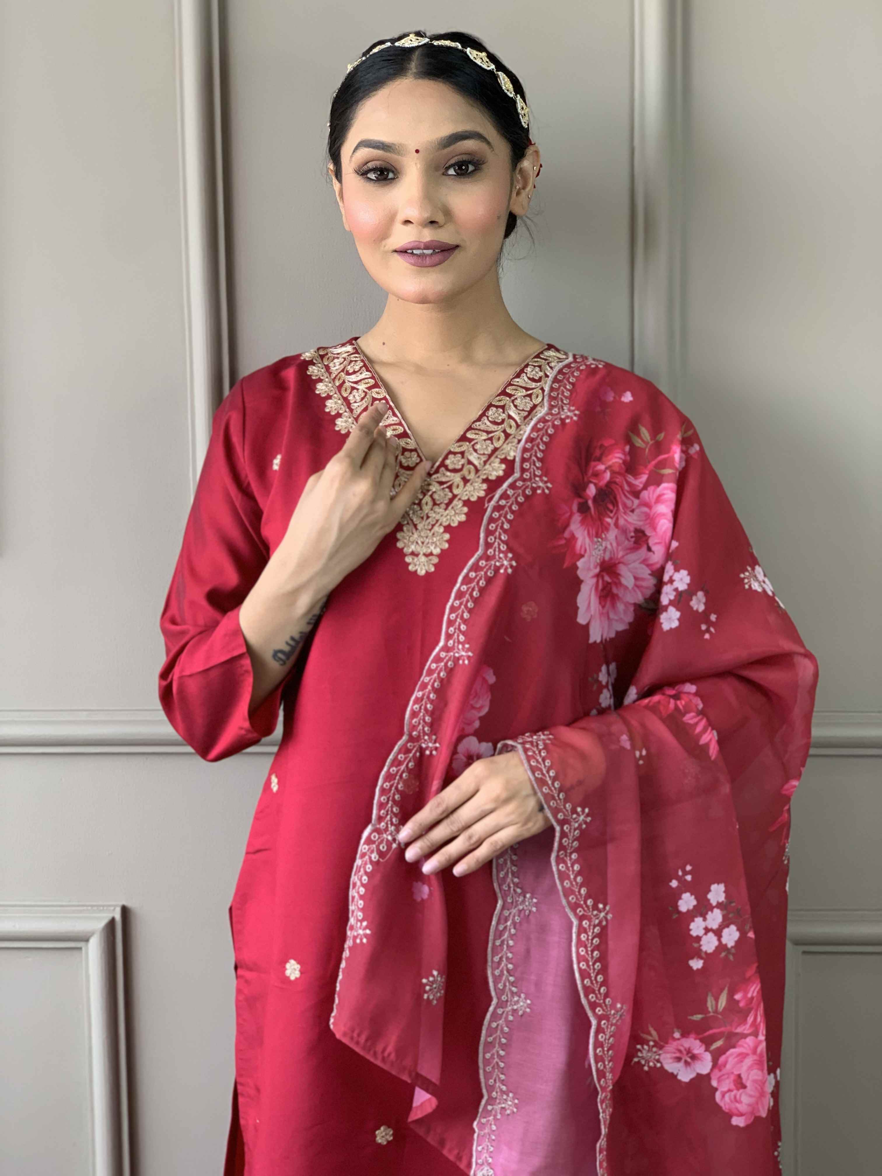 Women's Pink Viscose Chanderi Embroidered Kurta Set with Nylon Taby Embroidered Dupatta