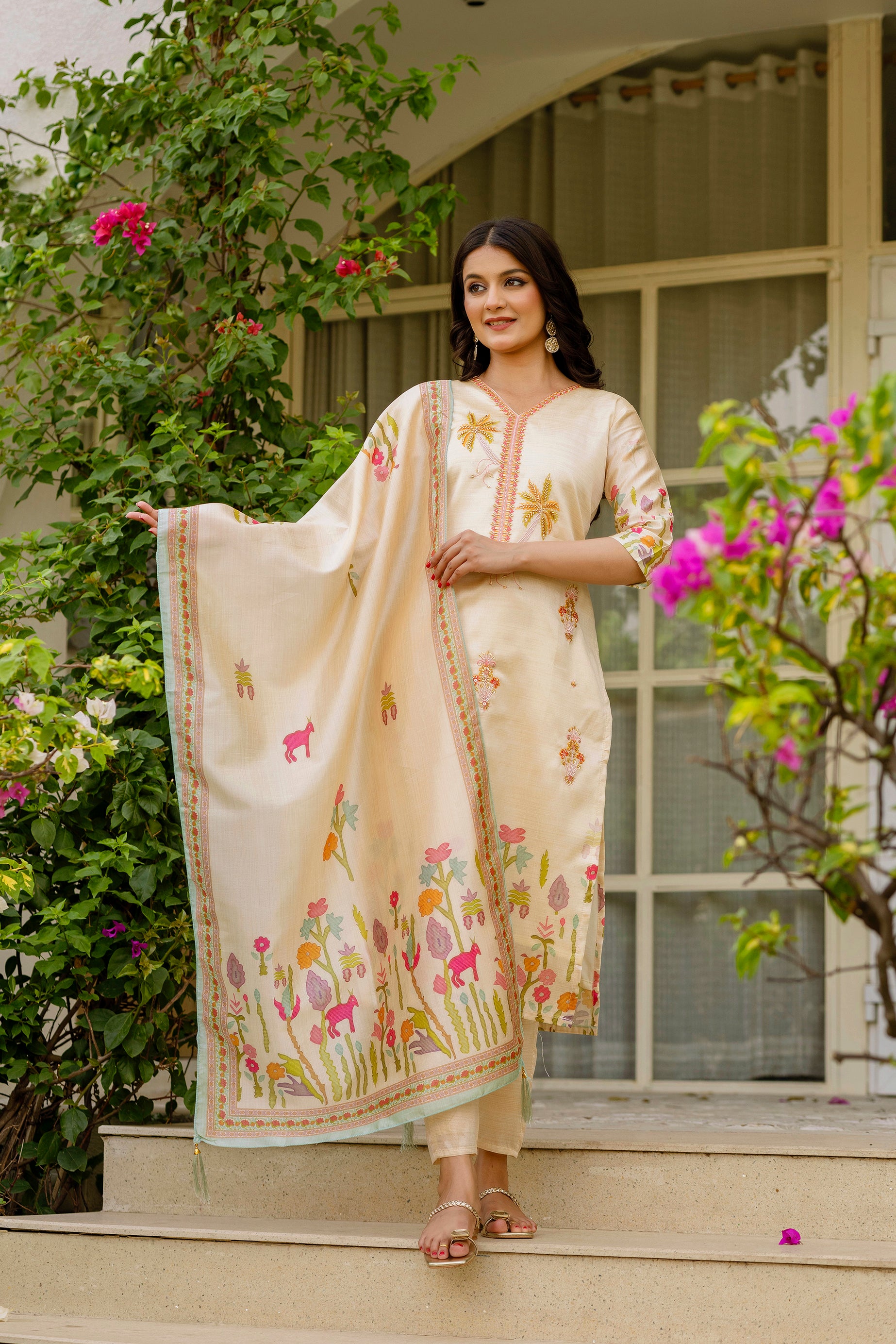 Elegant Cream Viscose Chanderi Outfit with Tabby Organza & Beaded Embroidery
