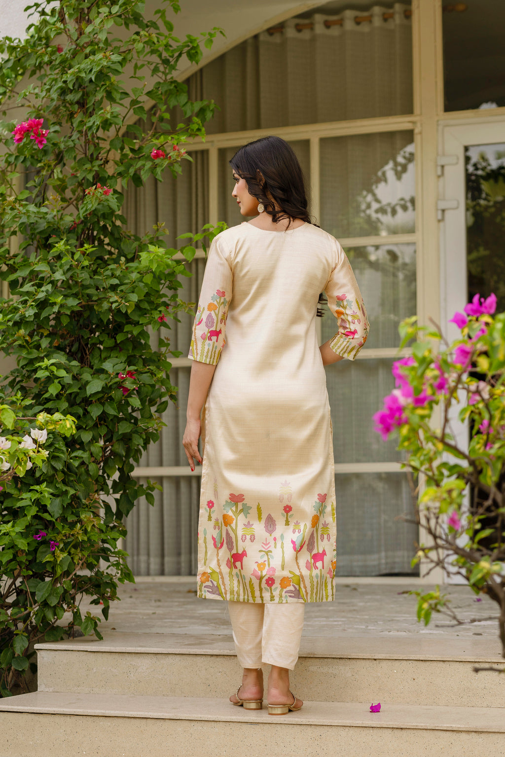 Elegant Cream Viscose Chanderi Outfit with Tabby Organza & Beaded Embroidery
