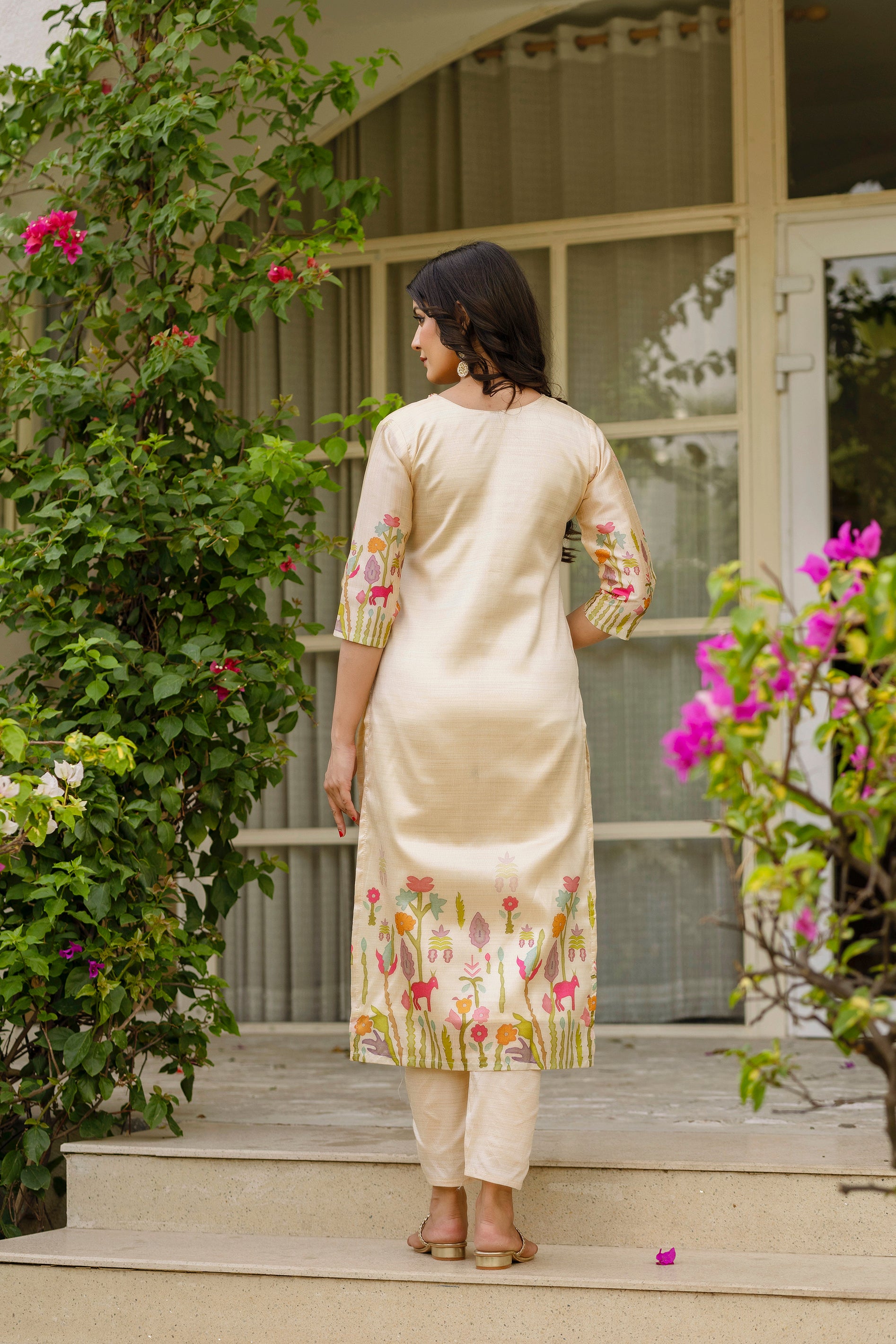Elegant Cream Viscose Chanderi Outfit with Tabby Organza & Beaded Embroidery
