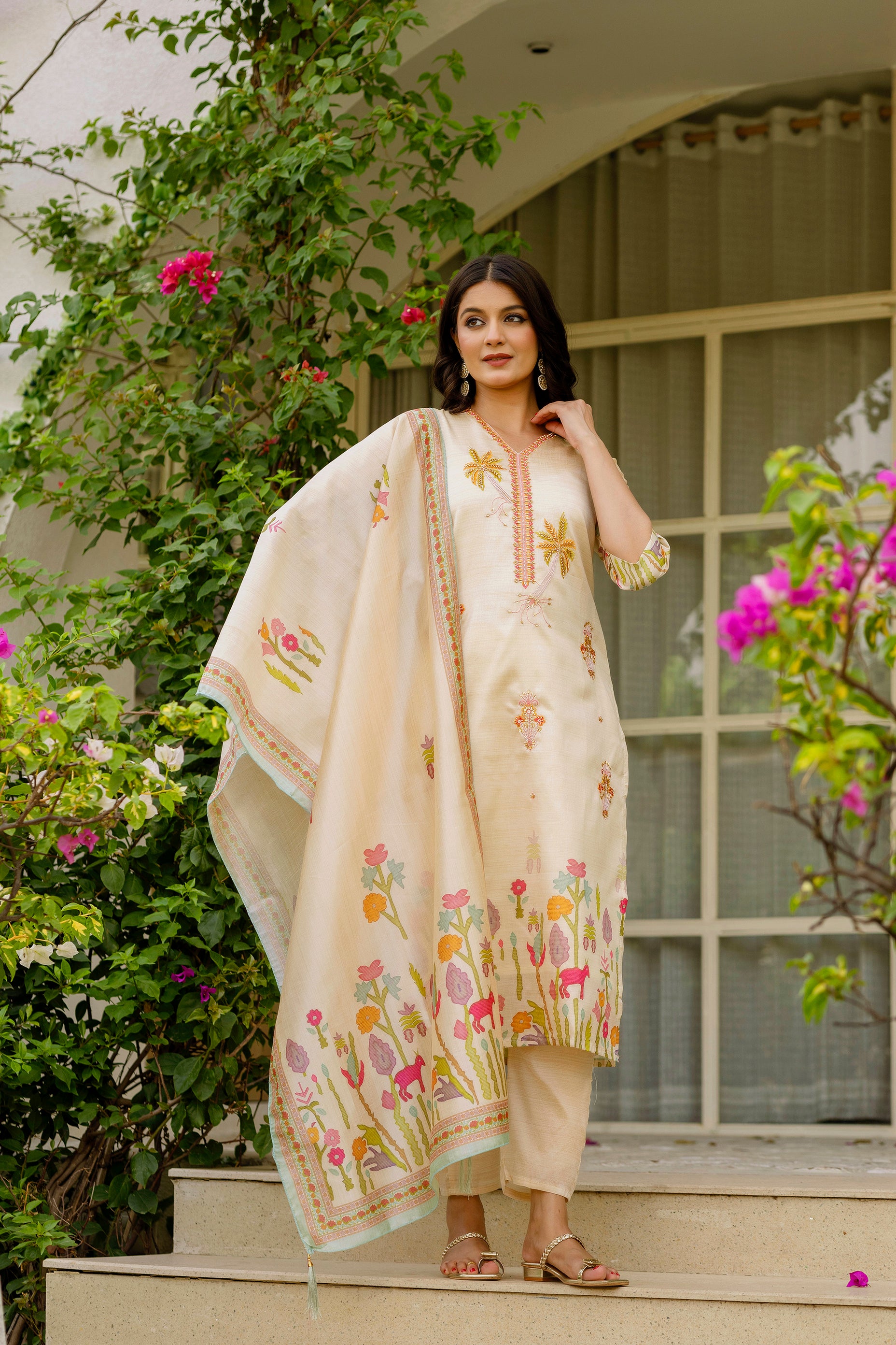 Elegant Cream Viscose Chanderi Outfit with Tabby Organza & Beaded Embroidery