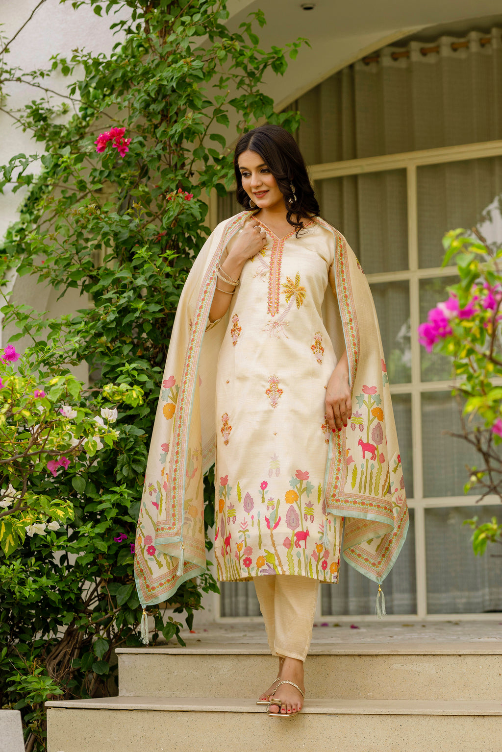 Elegant Cream Viscose Chanderi Outfit with Tabby Organza & Beaded Embroidery