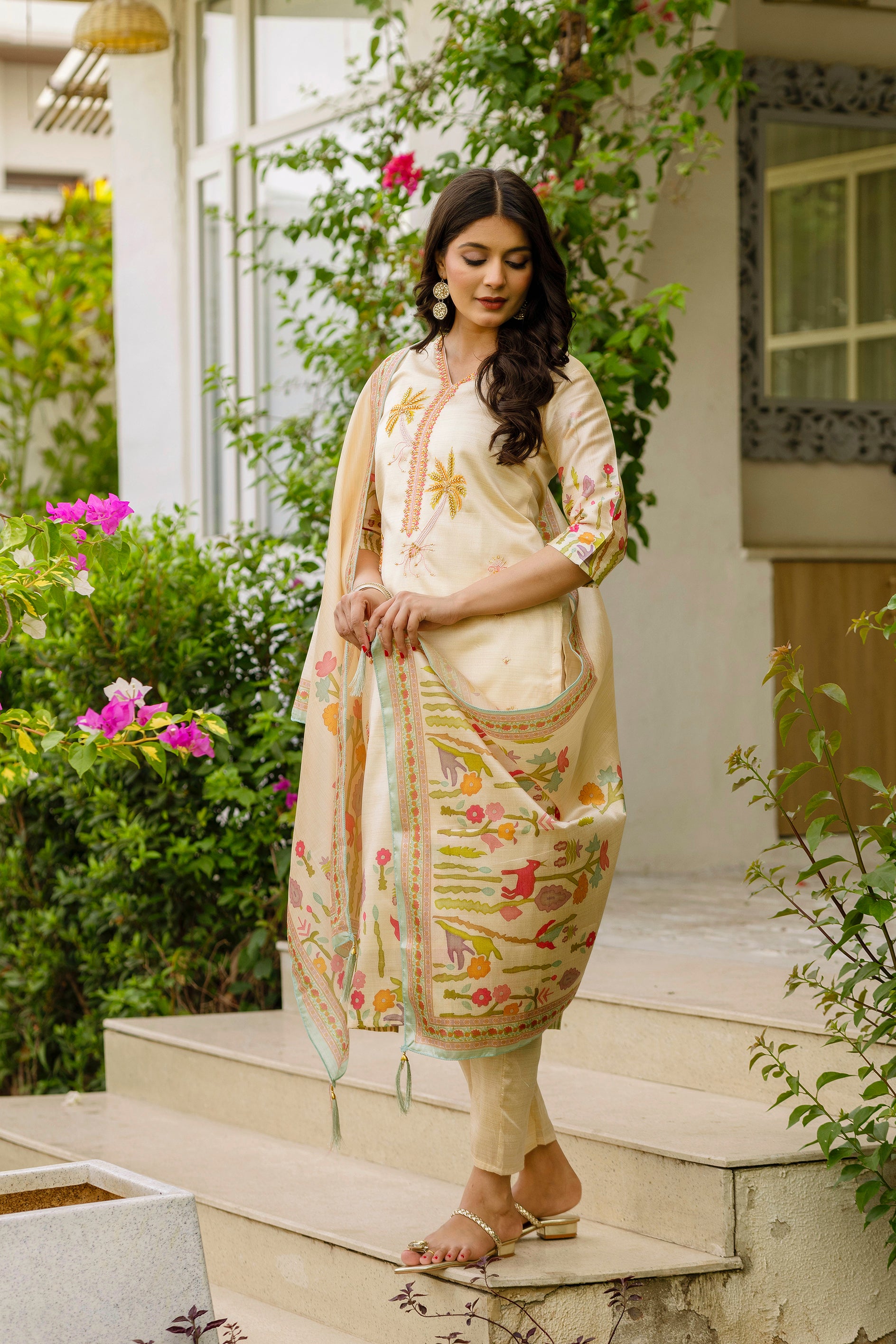 Elegant Cream Viscose Chanderi Outfit with Tabby Organza & Beaded Embroidery