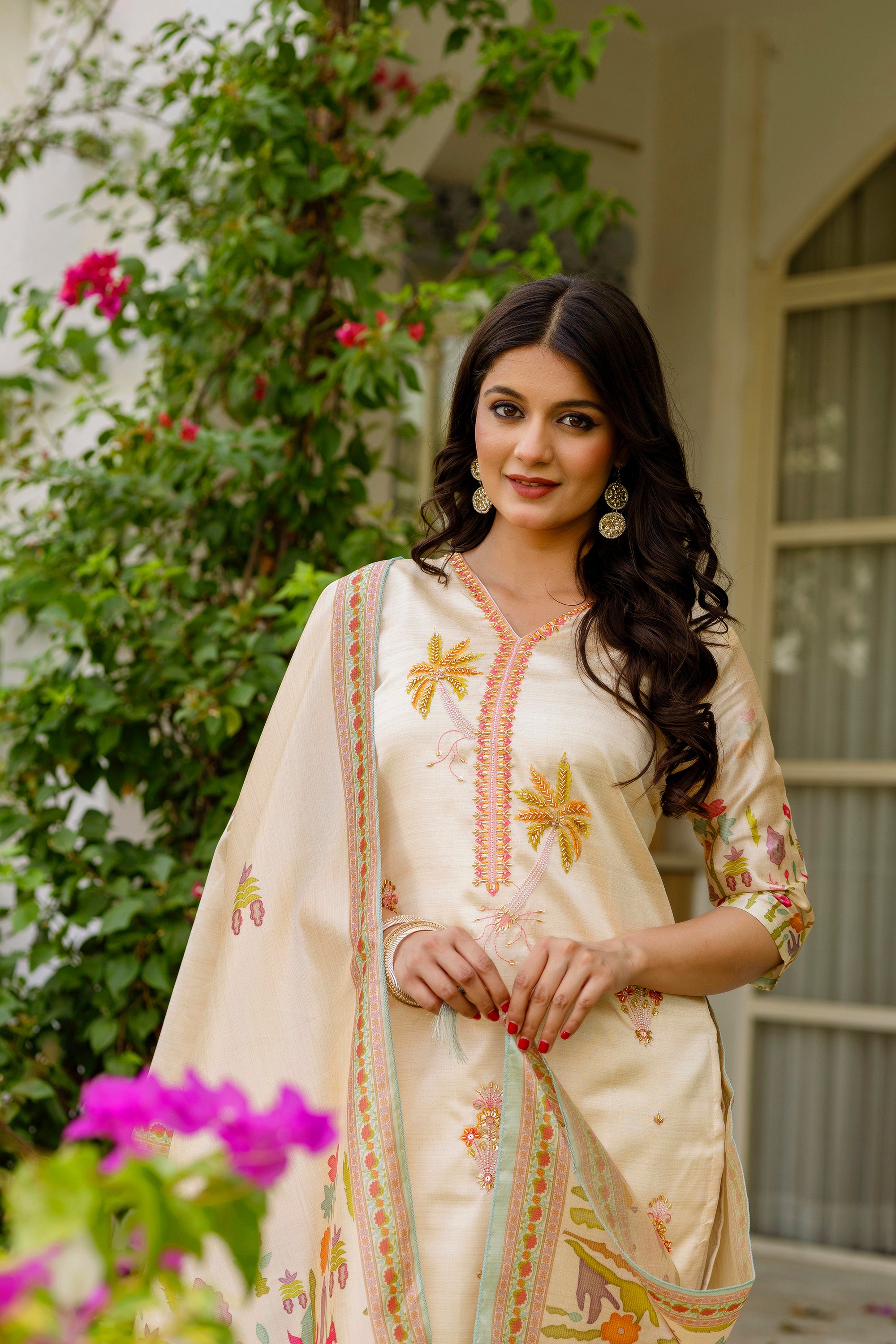 Elegant Cream Viscose Chanderi Outfit with Tabby Organza & Beaded Embroidery