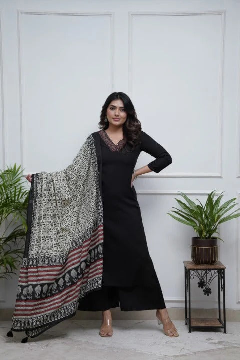 Women’s Black Parmpara Embroidered Kurta Set with Chanderi Digital Print Dupatta