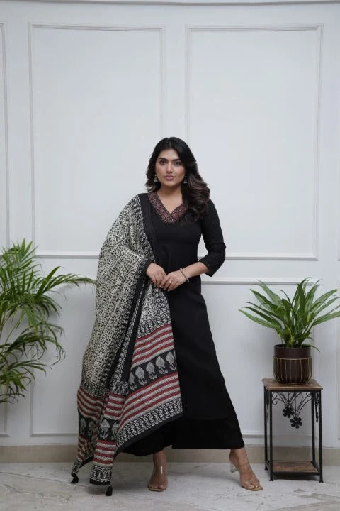 Women’s Black Parmpara Embroidered Kurta Set with Chanderi Digital Print Dupatta