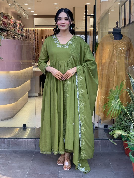 Women’s Green Ethnic Silk Blend Kurta Set Featuring a Chanderi Dupatta