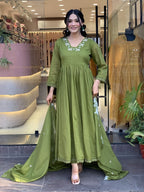 Women’s Green Ethnic Silk Blend Kurta Set Featuring a Chanderi Dupatta
