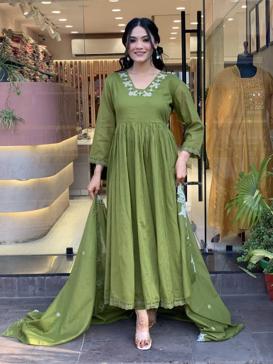 Women’s Green Ethnic Silk Blend Kurta Set Featuring a Chanderi Dupatta