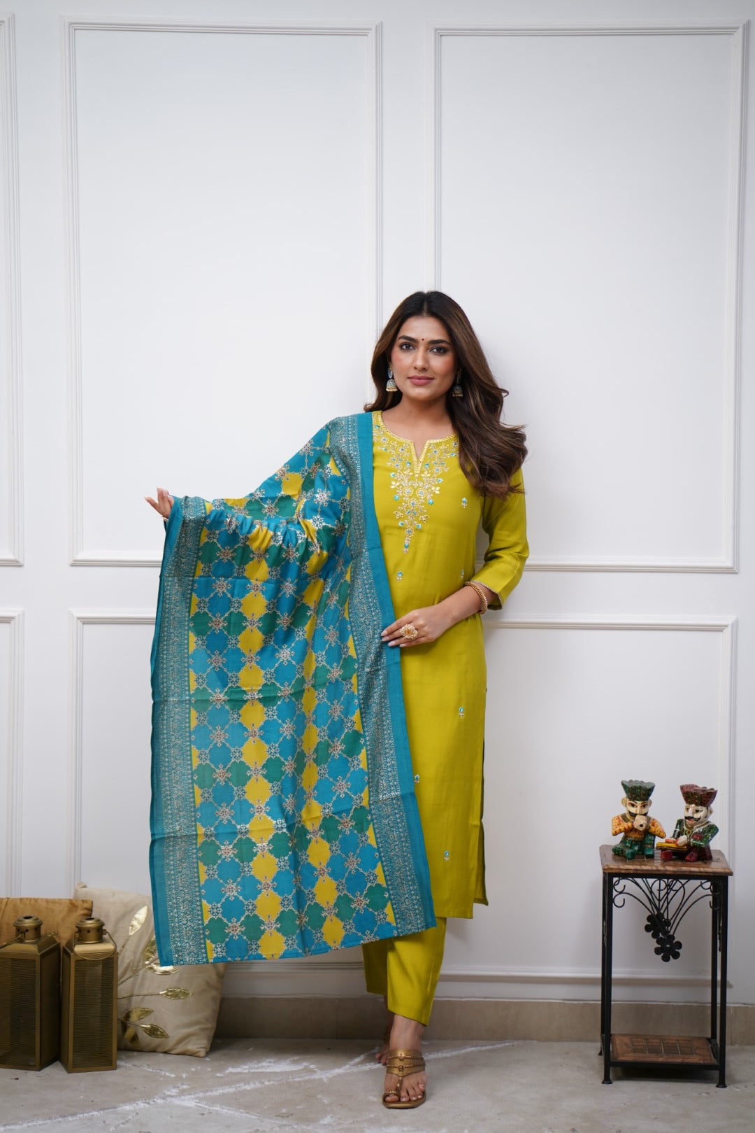Women’s Green Embroidered Chanderi Silk Kurta Set – Elegant & Ethnic