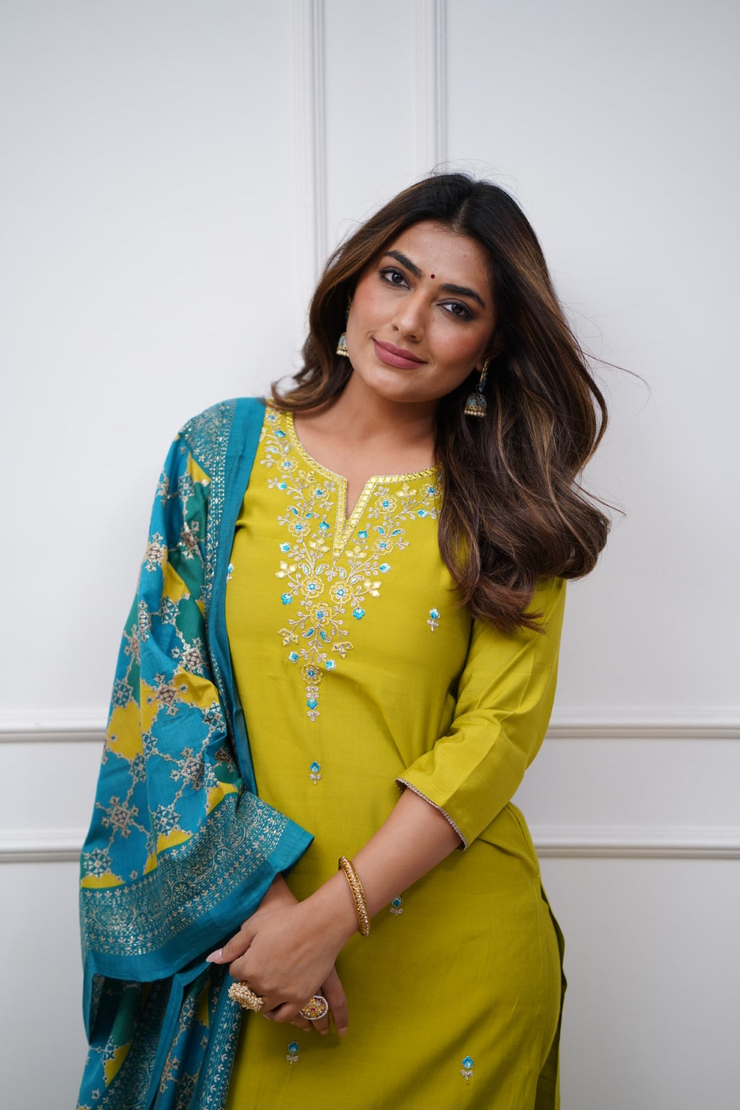 Women’s Green Embroidered Chanderi Silk Kurta Set – Elegant & Ethnic