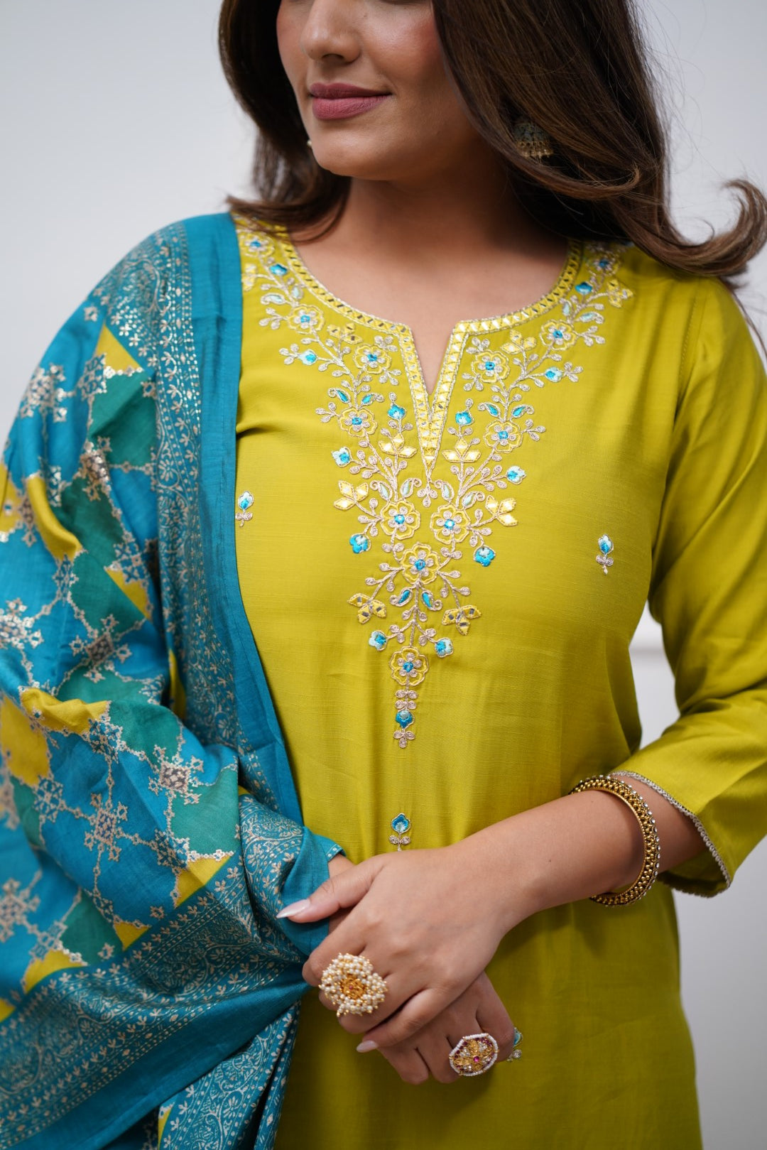 Women’s Green Embroidered Chanderi Silk Kurta Set – Elegant & Ethnic