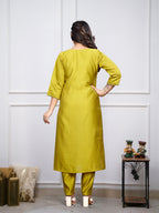 Women’s Green Embroidered Chanderi Silk Kurta Set – Elegant & Ethnic