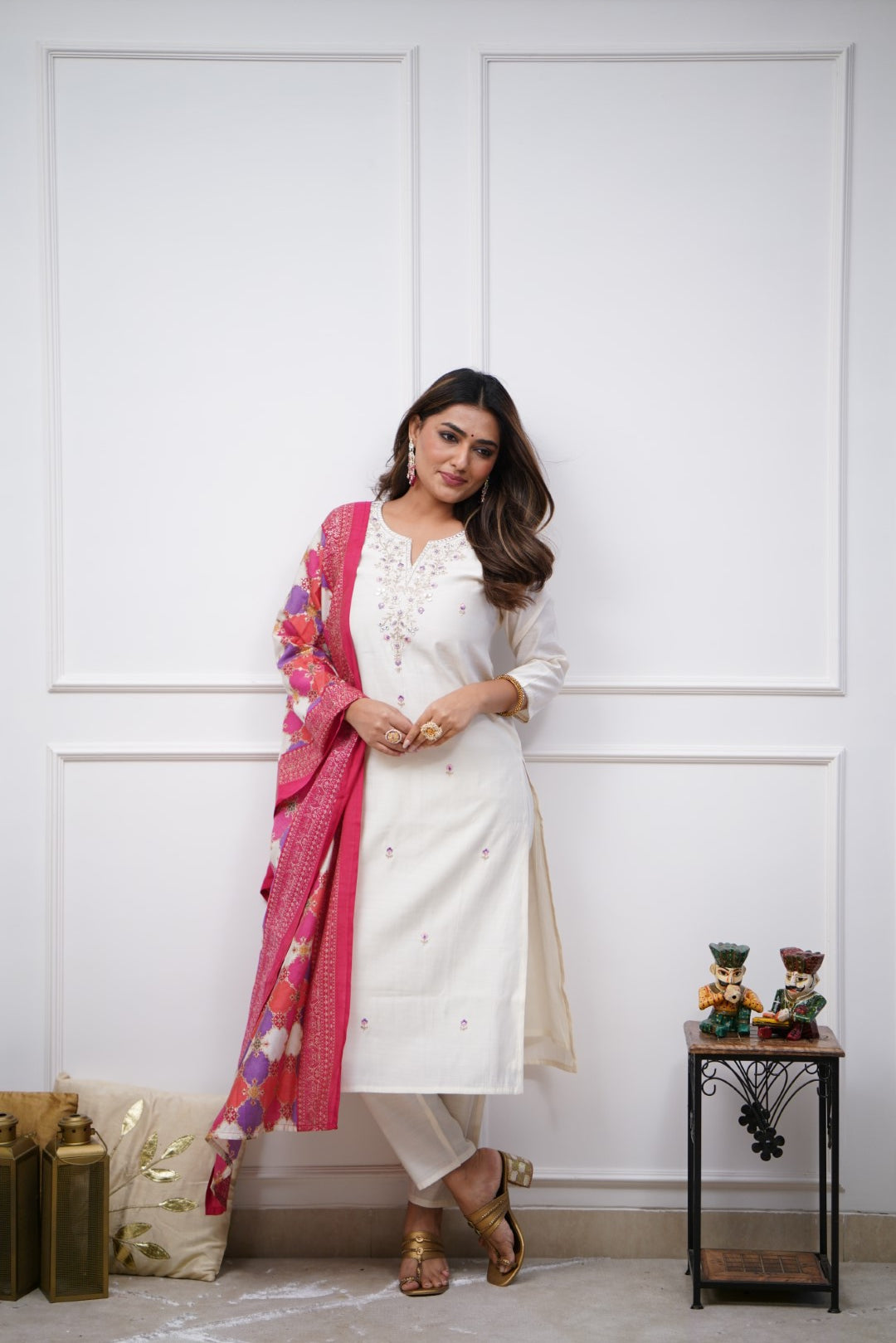 Women’s White Embroidered Chanderi Silk Kurta Set – Elegant & Ethnic