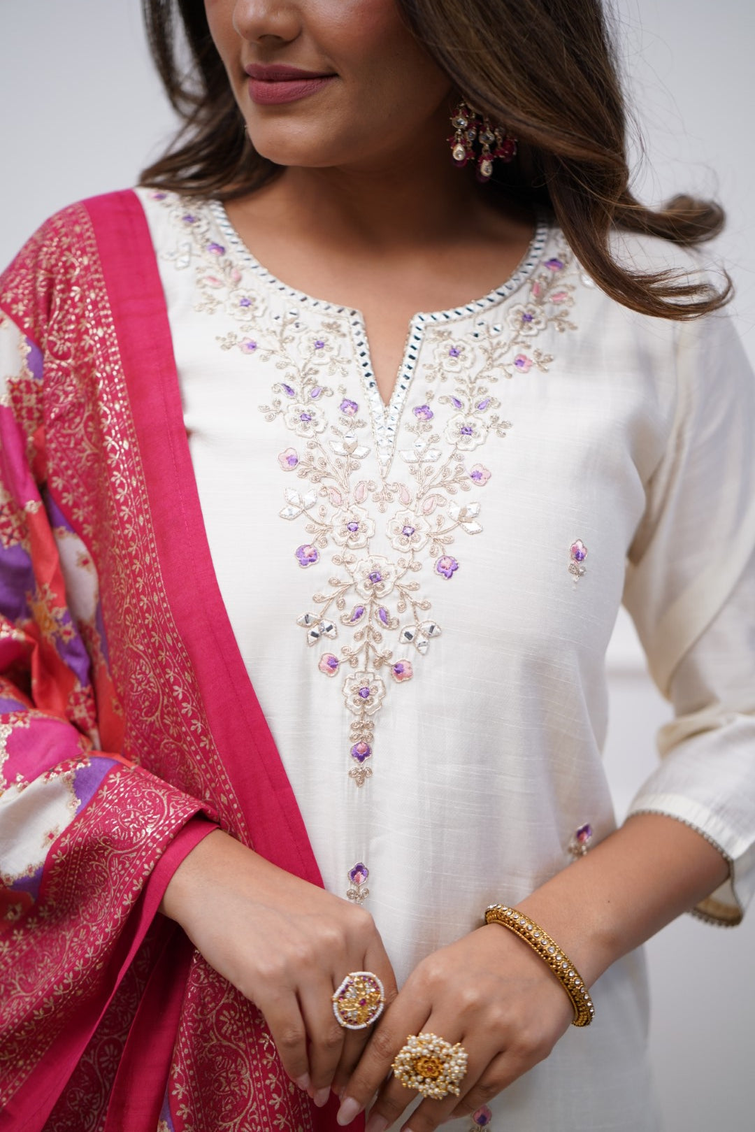 Women’s White Embroidered Chanderi Silk Kurta Set – Elegant & Ethnic
