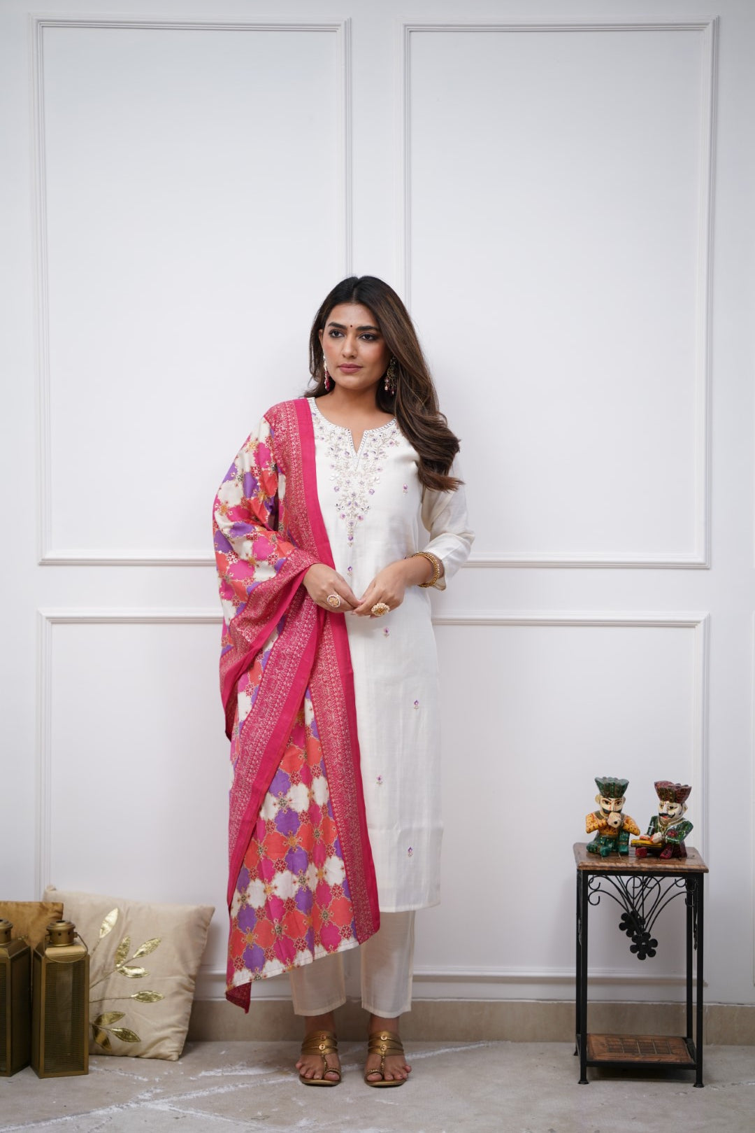 Women’s White Embroidered Chanderi Silk Kurta Set – Elegant & Ethnic