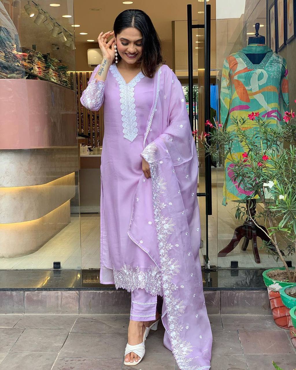 Women’s Lavender Embroidered Pure Russian Silk Kurta Set – Luxe Ethnic Wear