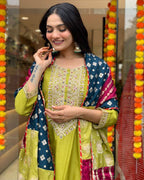 Women’s Green Viscose Chanderi Embroidered Kurta Set with Jacquard Dupatta
