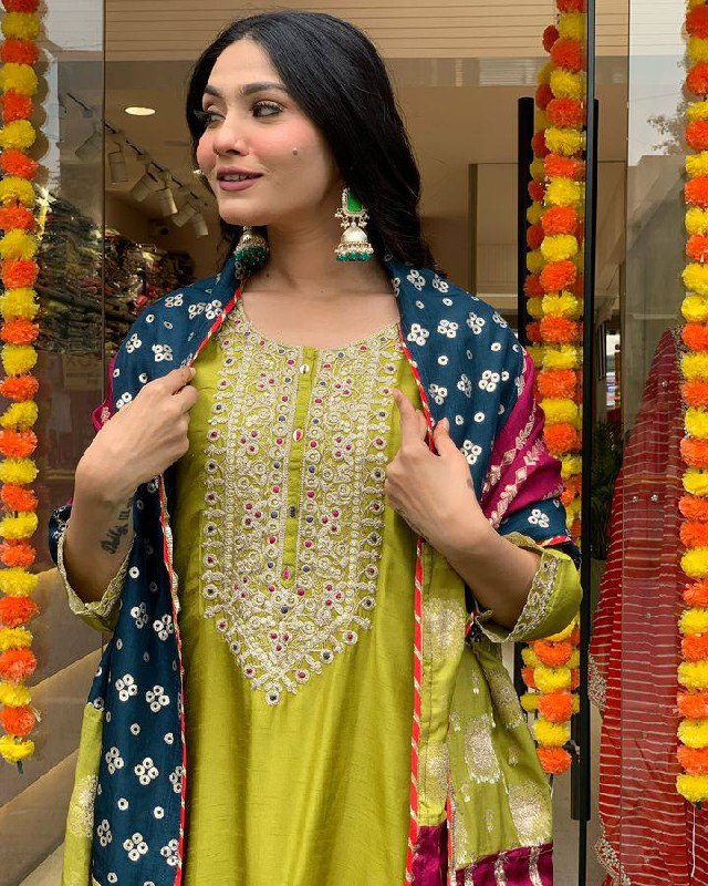 Women’s Green Viscose Chanderi Embroidered Kurta Set with Jacquard Dupatta