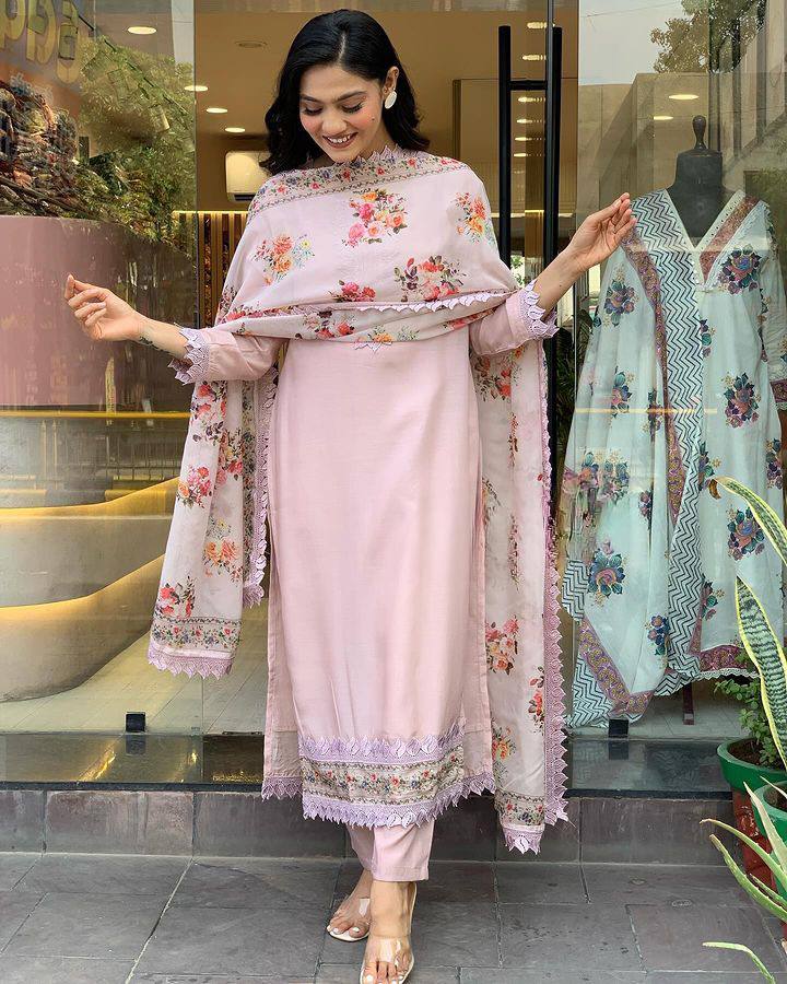 Women’s Baby Pink Ethnic Viscose Chanderi Lace-Work Kurta Set with Designer Dupatta