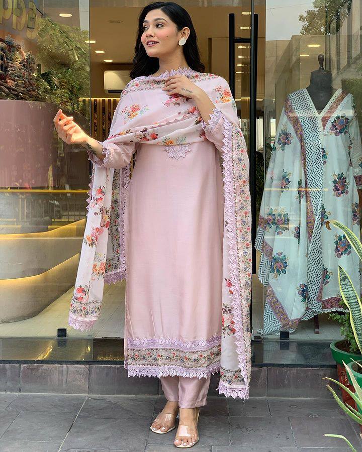 Women’s Baby Pink Ethnic Viscose Chanderi Lace-Work Kurta Set with Designer Dupatta