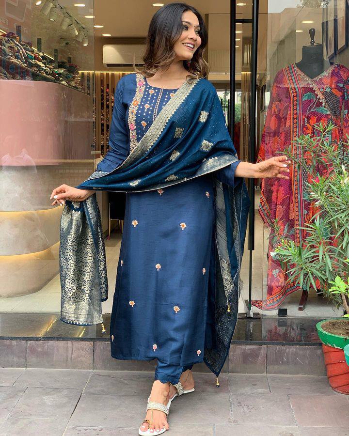 Women’s Navy Blue Ethnic Kurta Set in Viscose Rayon with Coding Embroidery and Jacquard Dupatta