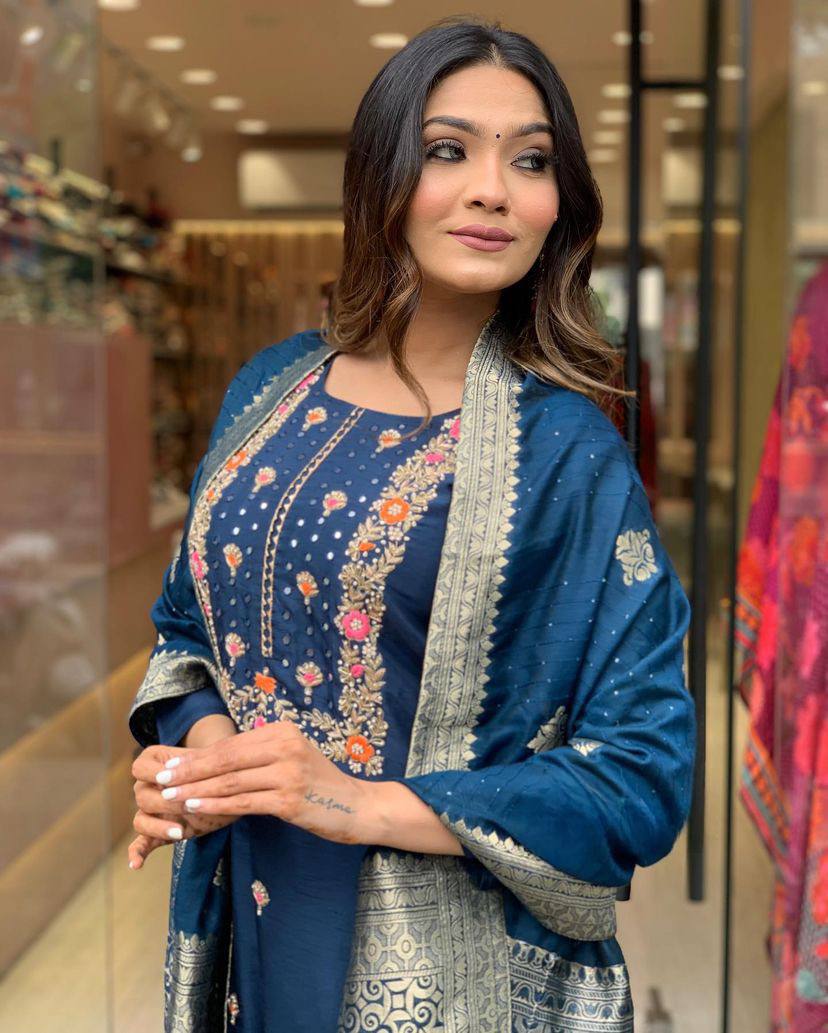 Women’s Navy Blue Ethnic Kurta Set in Viscose Rayon with Coding Embroidery and Jacquard Dupatta