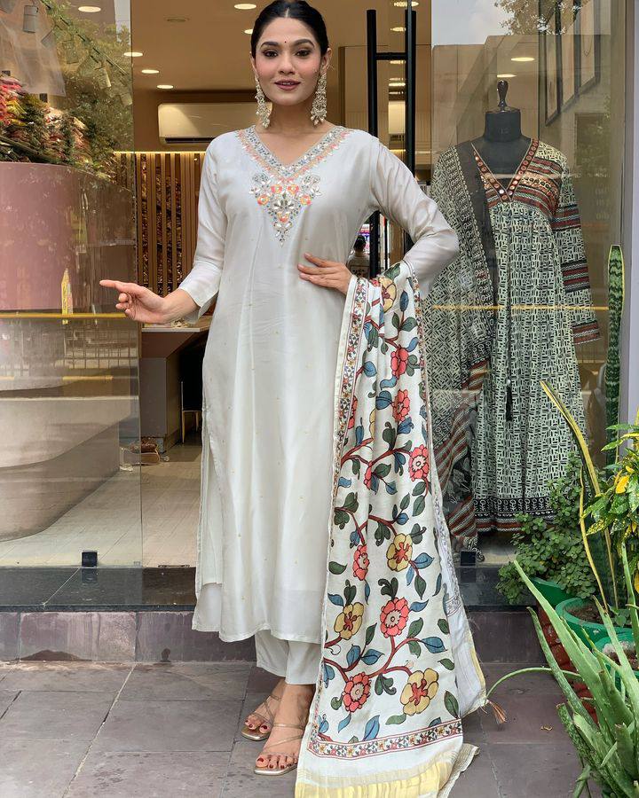 Women’s Cream Viscose Chanderi Coding Embroidered Kurta Set with Lagdi Satin Dupatta