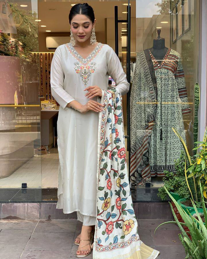 Women’s Cream Viscose Chanderi Coding Embroidered Kurta Set with Lagdi Satin Dupatta