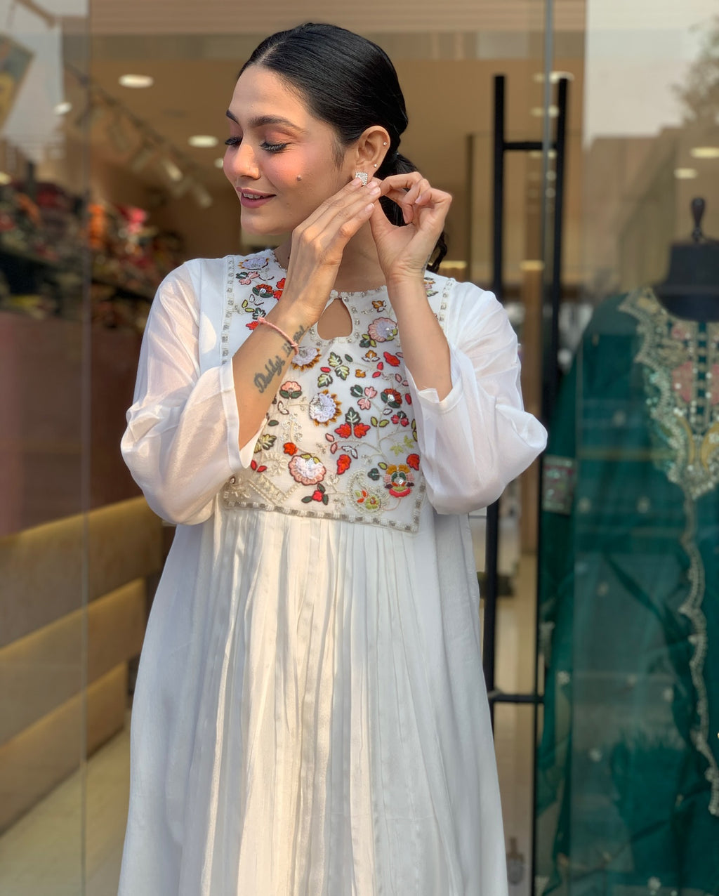 Women’s White Viscose Chinon Embroidered Kurta Set with Embroidered Chinon Dupatta
