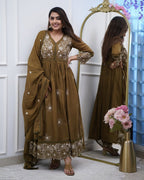 Women’s Green Cotton Silk Embroidered Kurta Set with Chicken Lace Work & Chanderi Dupatta