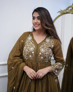 Women’s Green Cotton Silk Embroidered Kurta Set with Chicken Lace Work & Chanderi Dupatta