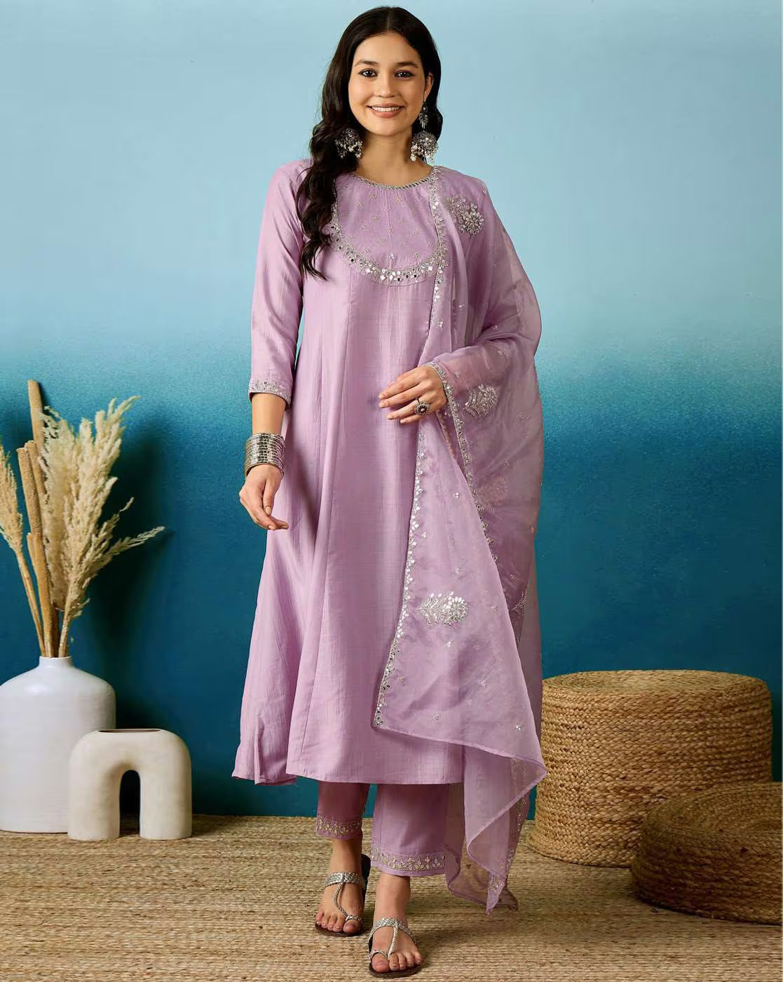 Women’s Lavender Silk Blend Embroidered Kurta Set with Soft Organza Dupatta