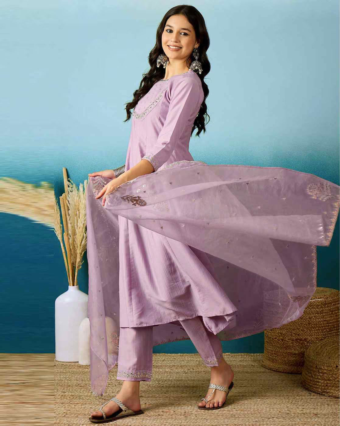 Women’s Lavender Silk Blend Embroidered Kurta Set with Soft Organza Dupatta