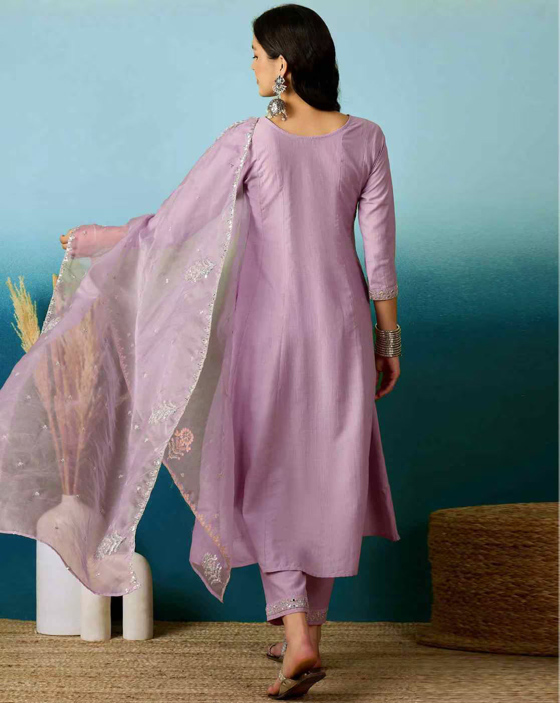 Women’s Lavender Silk Blend Embroidered Kurta Set with Soft Organza Dupatta
