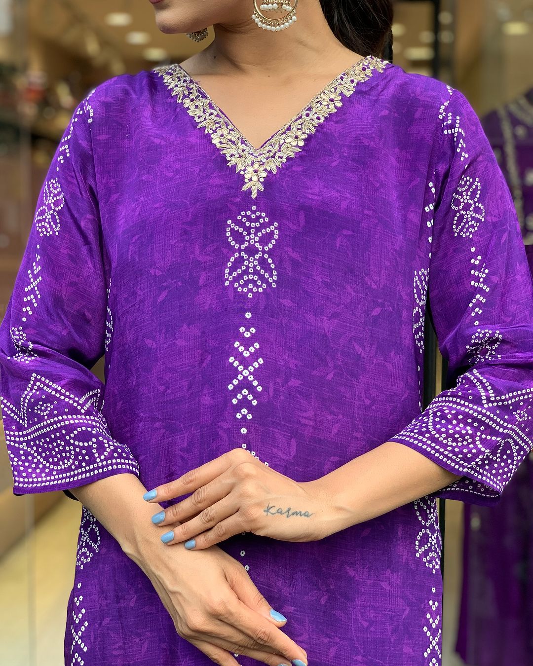 Traditional Bandhani Print Purple Cotton Kurta Set with Embroidered V-Neck & Straight Cut