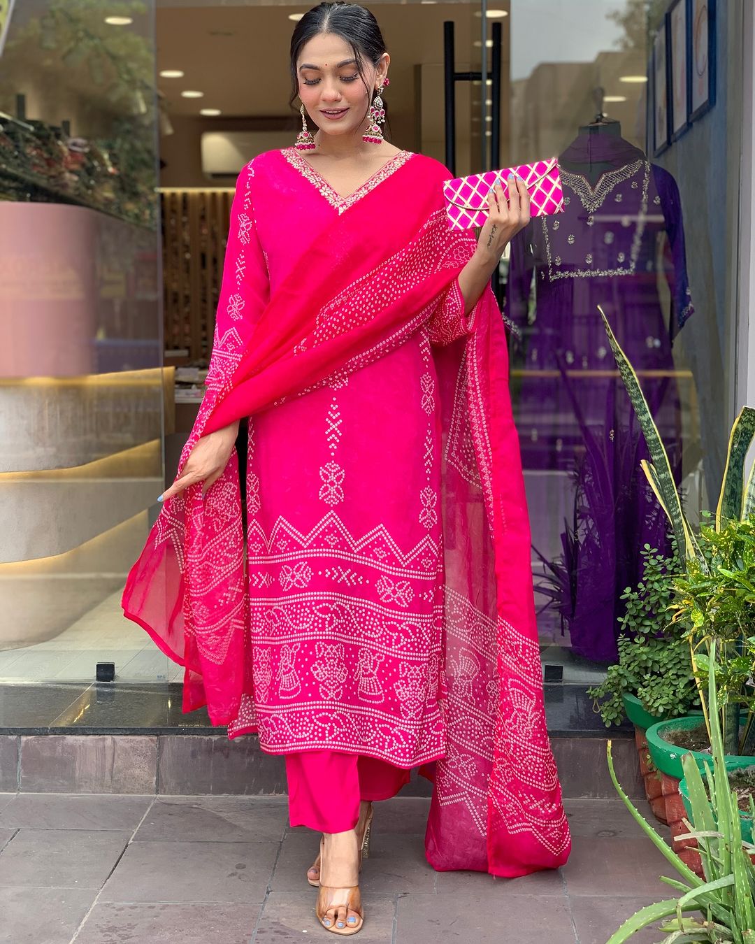 Traditional Bandhani Print Pink Cotton Kurta Set with Embroidered V-Neck & Straight Cut
